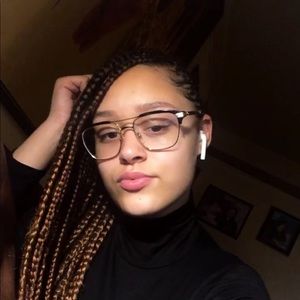 Meet your Posher, Crystal